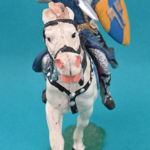 8853  Cavalier normand avec lance et écu sur cheval 1 (III).